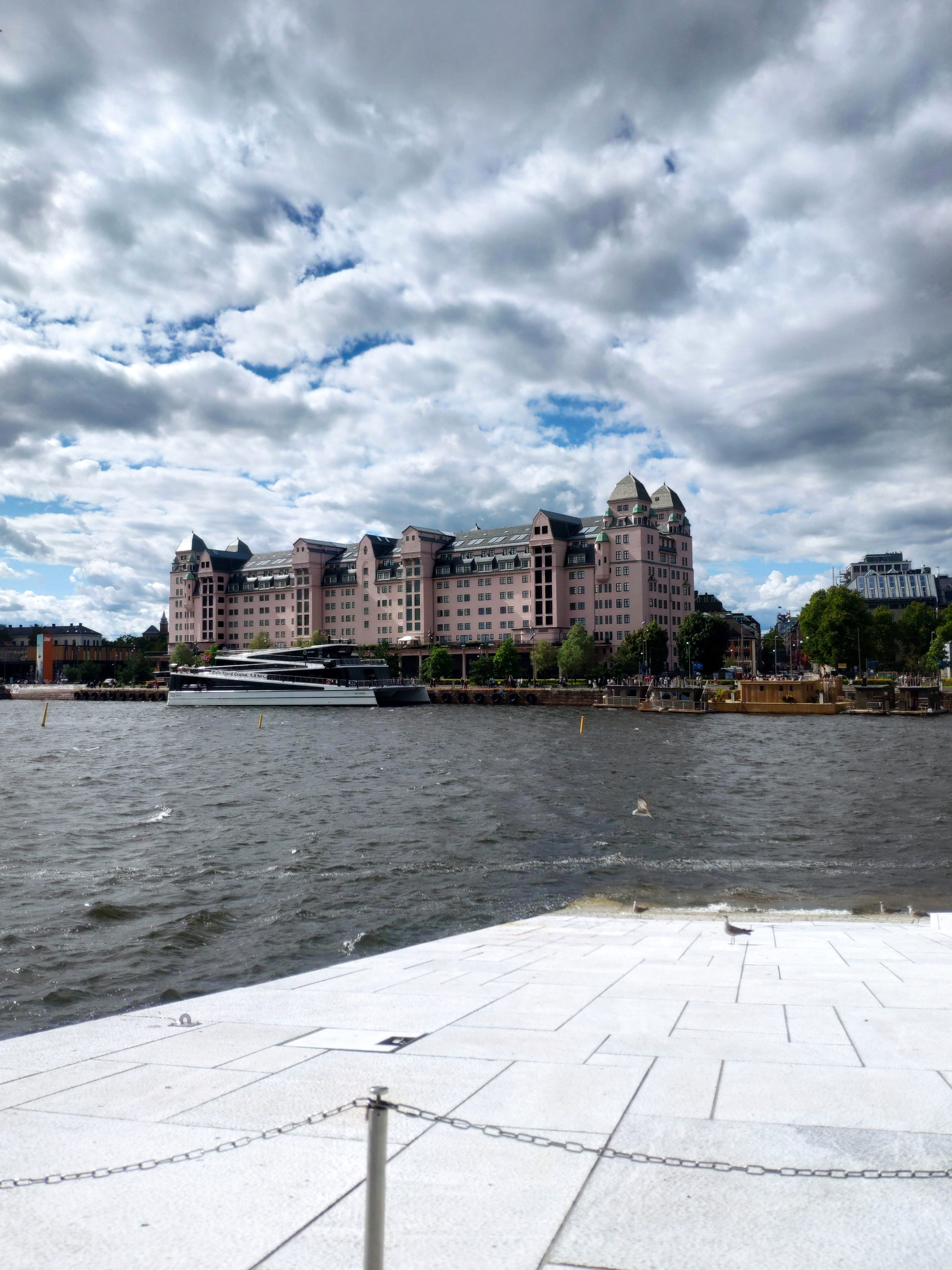 ITU Autobee autonomous catamaran Vesselbee on water